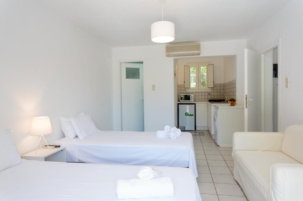 Tzane Studios & Apartments - Steps Away From Golden Beach Chrisi Akti  Exterior photo
