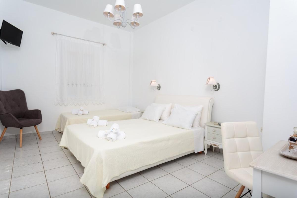 Tzane Studios & Apartments - Steps Away From Golden Beach Chrisi Akti  Exterior photo