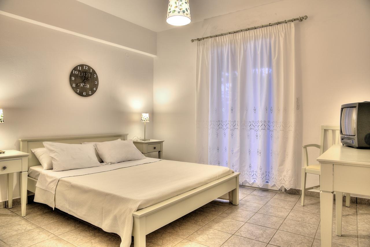 Tzane Studios & Apartments - Steps Away From Golden Beach Chrisi Akti  Exterior photo
