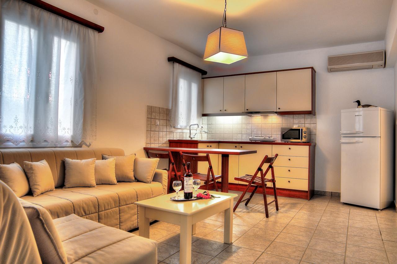 Tzane Studios & Apartments - Steps Away From Golden Beach Chrisi Akti  Exterior photo